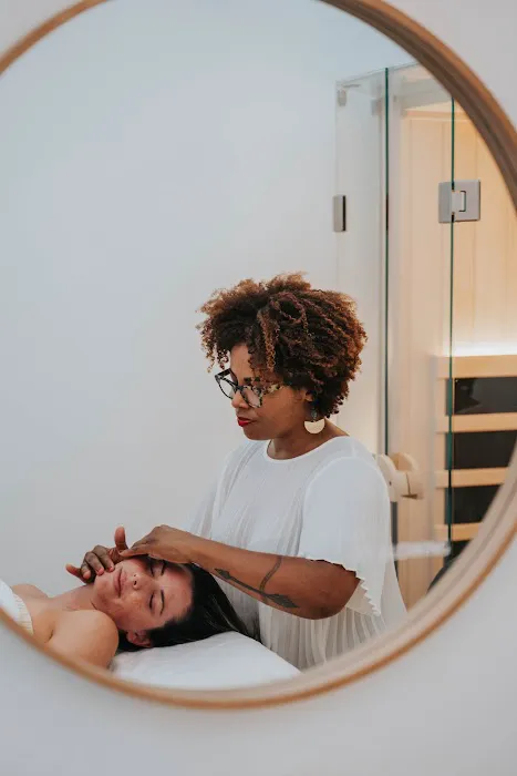 Viviane Aires Skin Wellness Facial Studio Picture 2