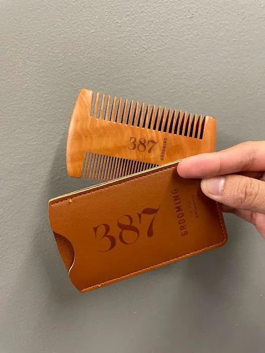 387 Grooming Picture 7