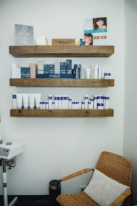 The Skin Artisté Picture 10