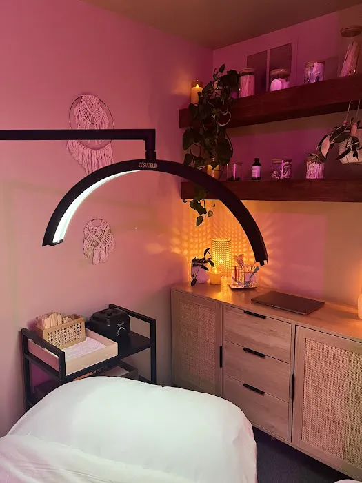 Middle Ground Aesthetics Picture 1