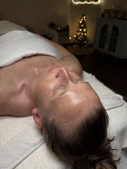 Serenity Skin Lounge Picture 5