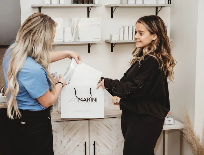 The Glow Lab Picture 4