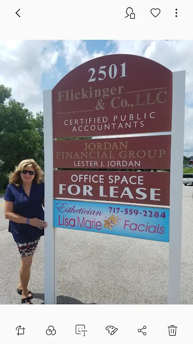 Esthetician Lisa Marie Picture 3