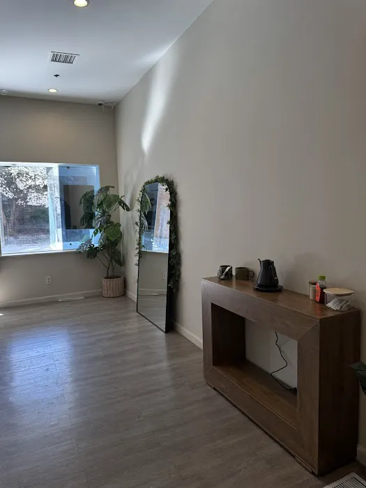 CE SKIN STUDIO Picture 1