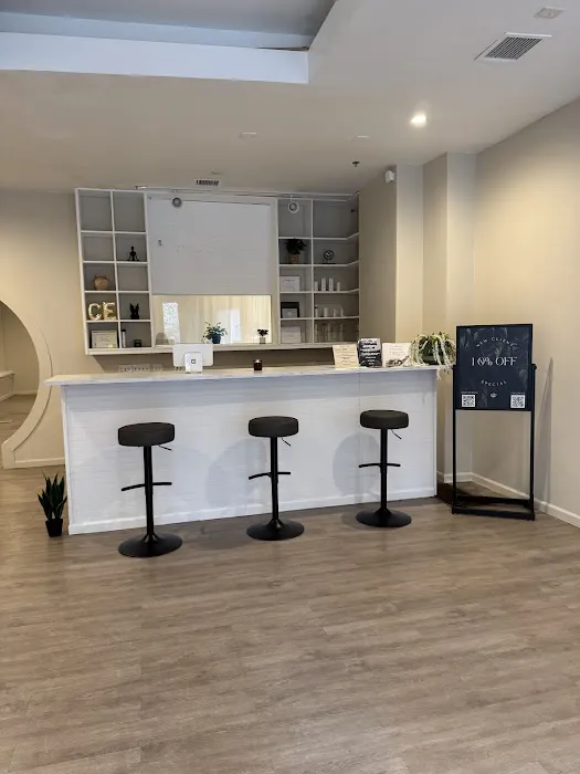 CE SKIN STUDIO Picture 6