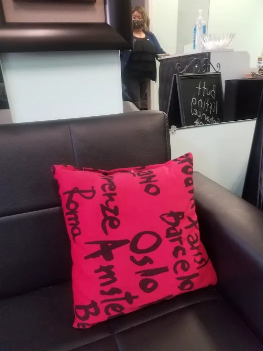 SlimNGlow Studio Picture 8