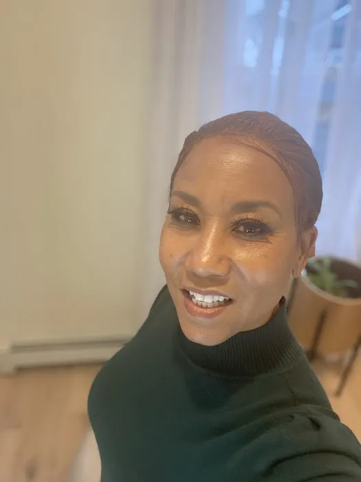 SlimNGlow Studio Picture 10