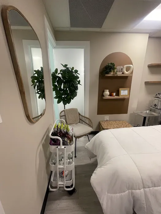 Lola Glam Beauty Picture 2