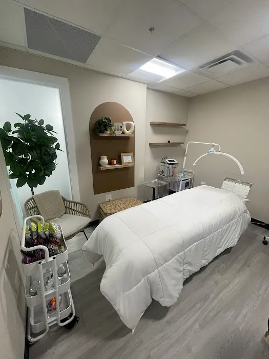 Lola Glam Beauty Picture 1