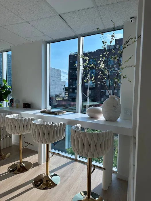 Acne Clinic NYC: hormonal, comedonal, inflamed, teen, PCOS acne Picture 3