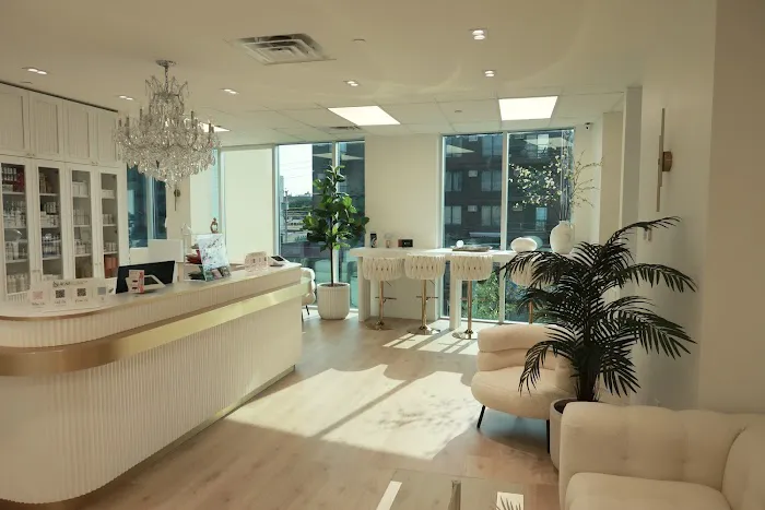 Acne Clinic NYC: hormonal, comedonal, inflamed, teen, PCOS acne Picture 1