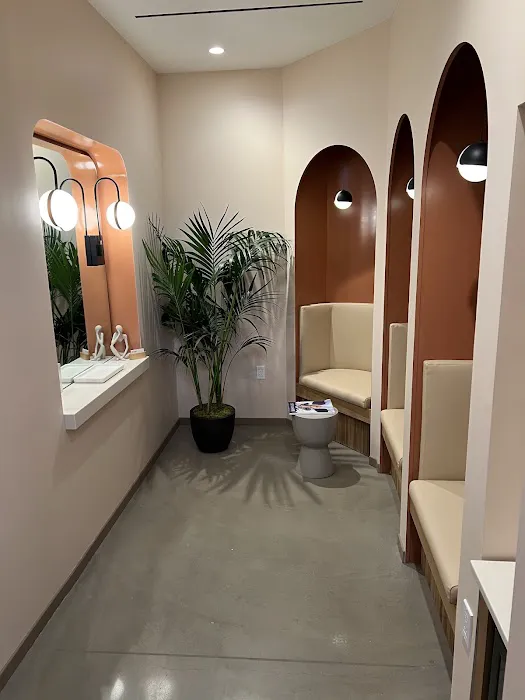 Peachy Manhattan West Picture 2