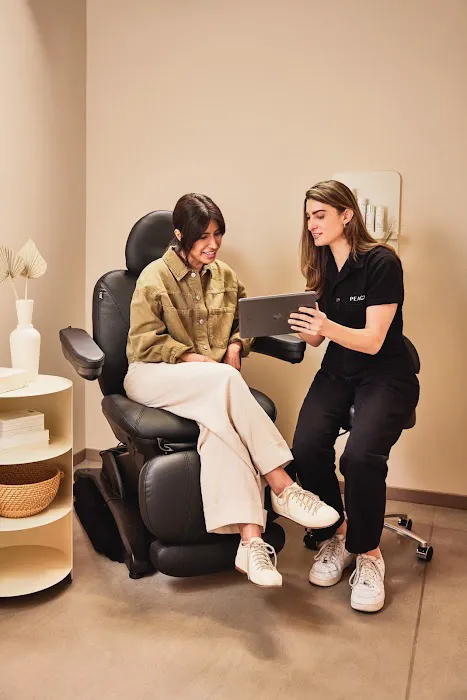 Peachy Manhattan West Picture 6