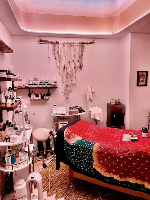 Samantha Roberts Picture 3