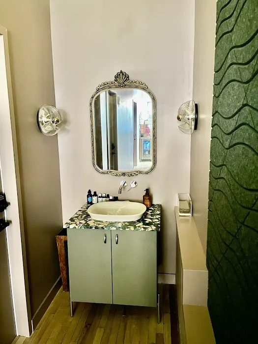 Samantha Roberts Picture 5