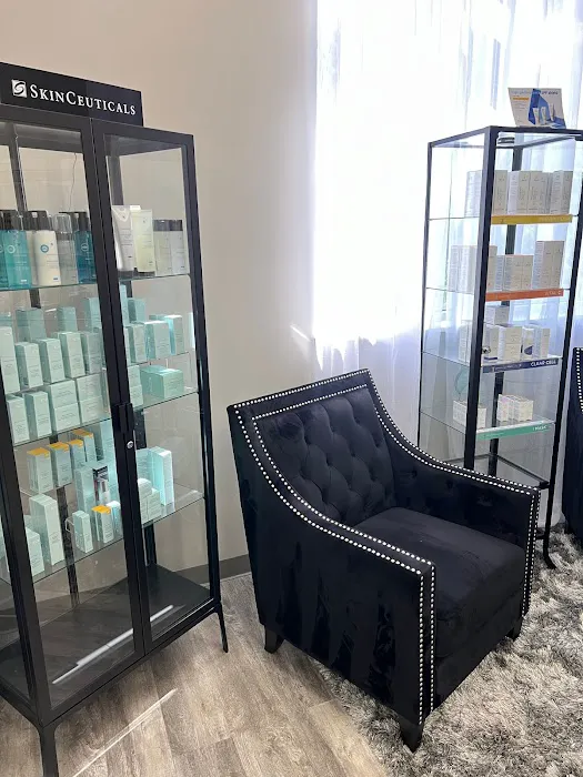 Into Skin Aesthetic Studio Picture 5