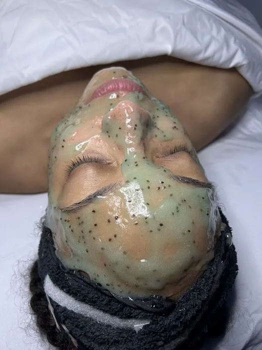 Glitz N Glow Beauty Picture 4