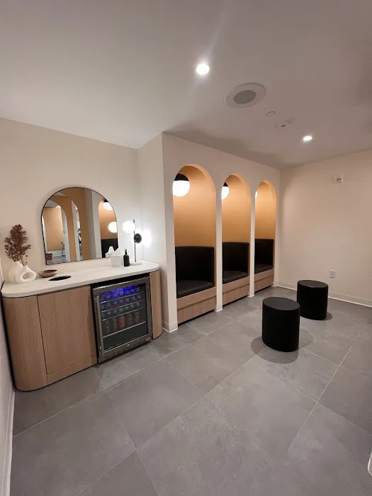 Peachy NoHo Picture 4