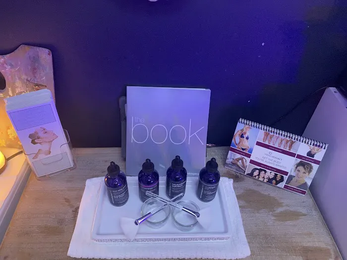 The Tiny Esthetic Room Picture 3