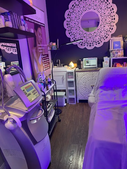 The Tiny Esthetic Room Picture 2