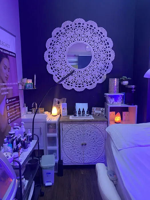 The Tiny Esthetic Room Picture 10