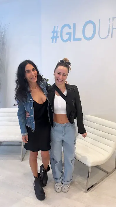 The Glo Skin Tight Laser Club Picture 2