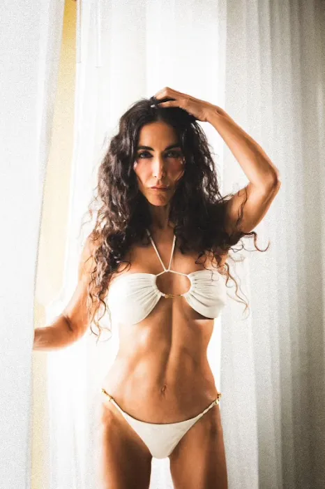 The Glo Skin Tight Laser Club Picture 3