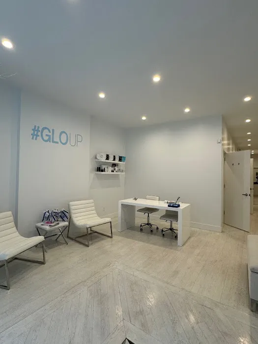 The Glo Skin Tight Laser Club Picture 1