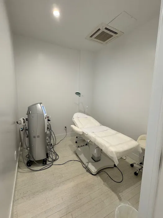 The Glo Skin Tight Laser Club Picture 6