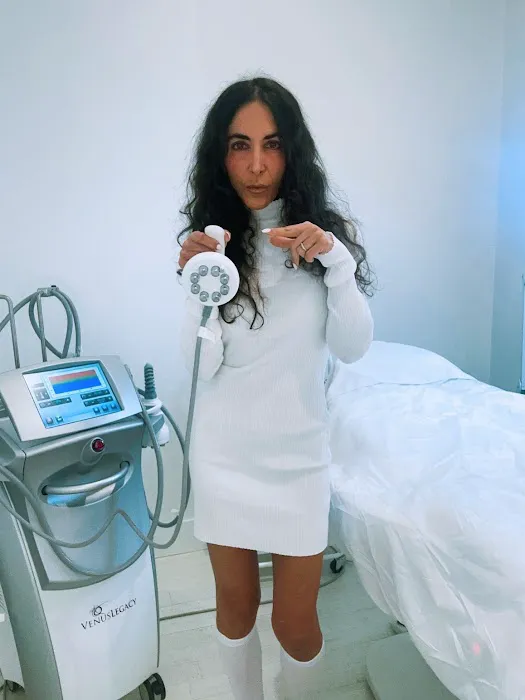 The Glo Skin Tight Laser Club Picture 10