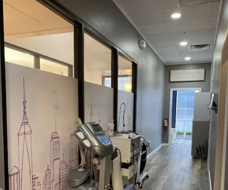 Vicky Skincare Lounge/경락/얼굴축소(face reduction)/acne/Anti-Aging skin care/ Facial Recovery Treatment