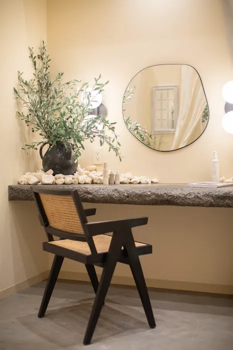 Skin Supply Skincaring Studios Picture 6