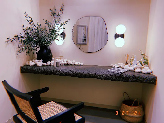 Skin Supply Skincaring Studios Picture 5