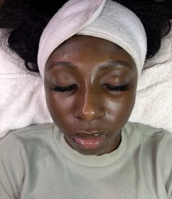 1014 Skin Lounge Picture 8