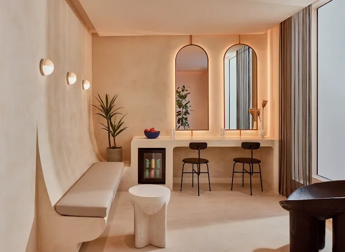 Peachy Williamsburg Picture 2