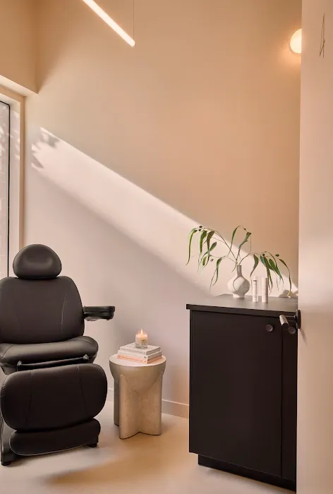 Peachy Williamsburg Picture 4