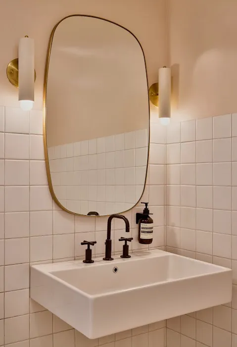 Peachy Williamsburg Picture 8