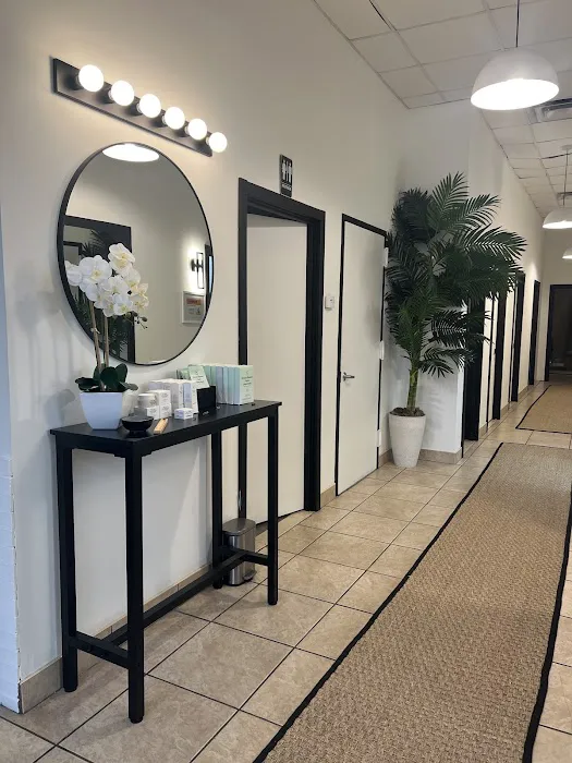 Skin Laundry - Williamsburg Picture 7