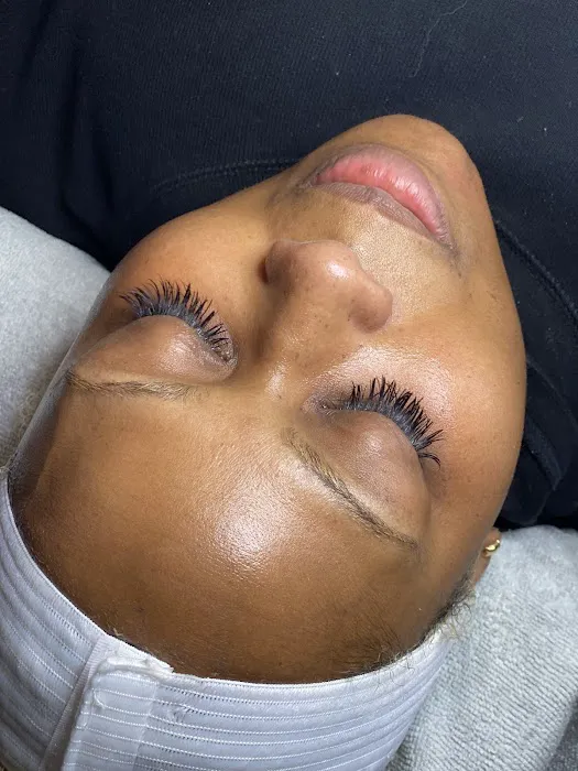 Full Frontal Beauty & Esthetics Picture 10