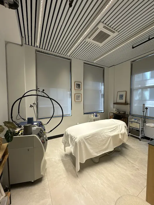 BARE & PURE Picture 6