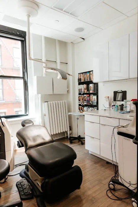Spring Street Dermatology - Uptown Picture 3