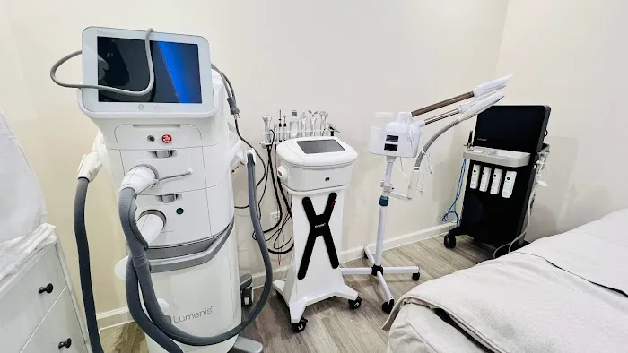 H&K Health Beauty | Facial Spa | Scalp Treatment | Hydrafacial | Laser Hair Removal |Head Massage Picture 3