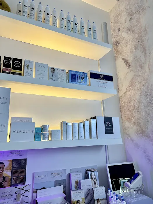 Evelyn Aesthetics Picture 1