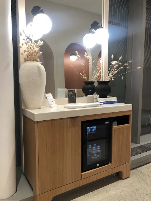 Peachy Grand Central Picture 4