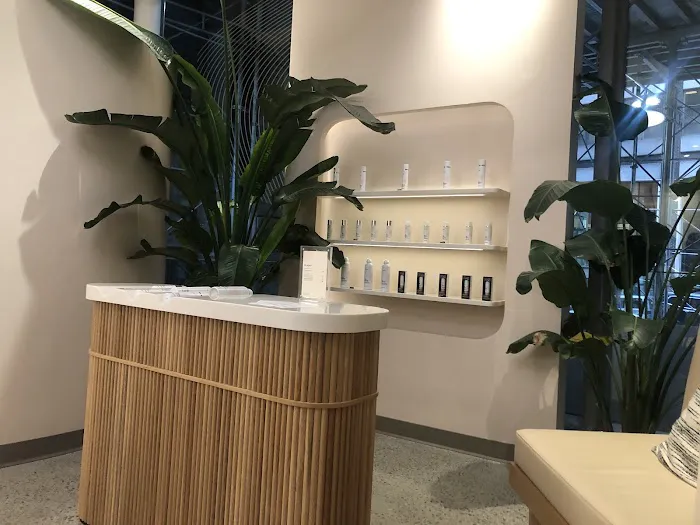 Peachy Grand Central Picture 5