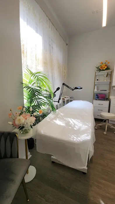 FaceLift Clinic & SPA : Fotona 4D Hyperpigmentation Melasma Picture 1