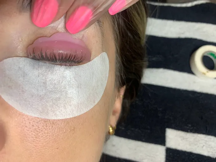 Peach & Fox Picture 6