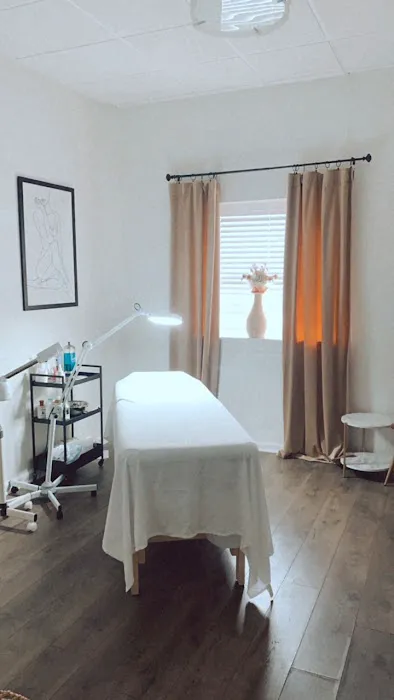 Plushe Aesthetics Picture 8