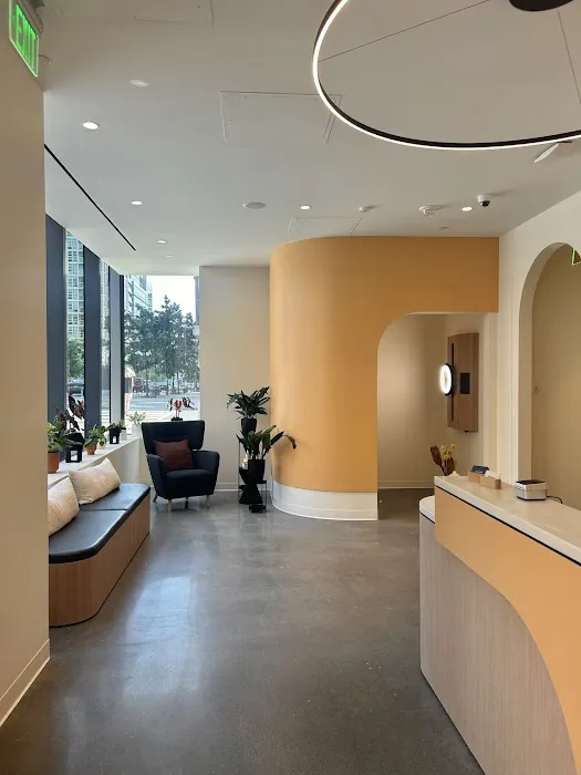 Peachy Navy Yard Picture 1