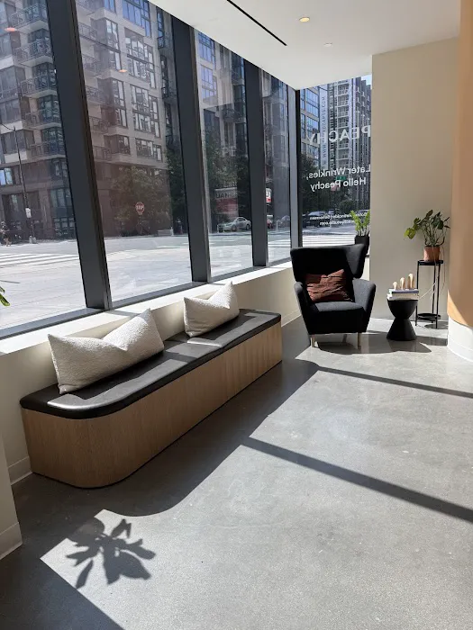 Peachy Navy Yard Picture 4